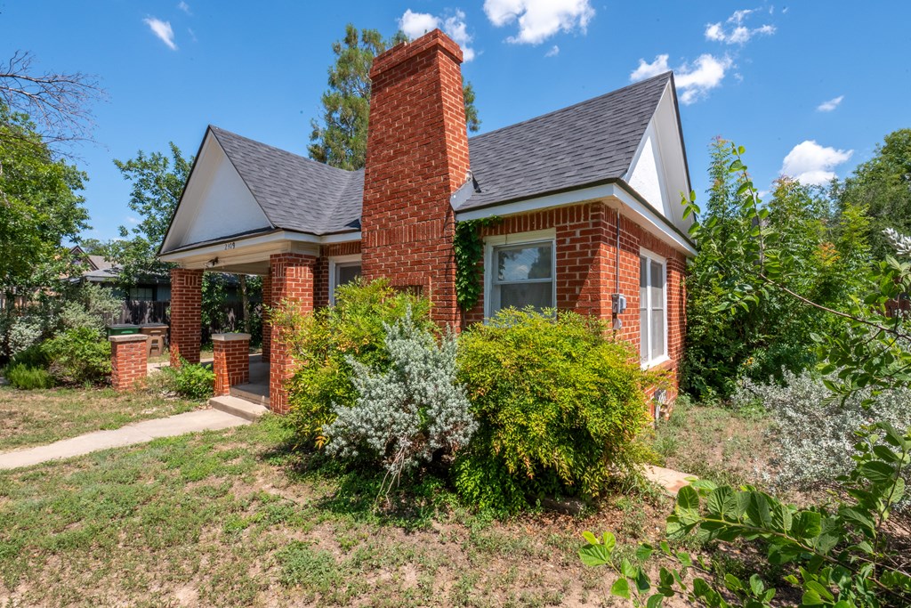 2309 Houston St Property Photo 4