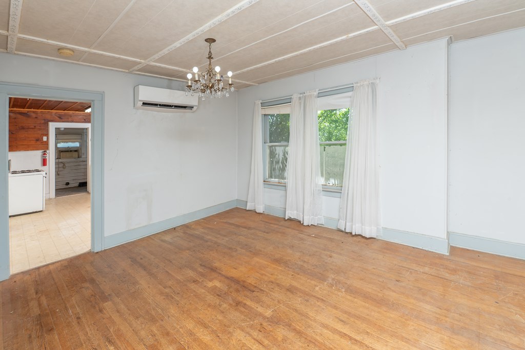 2309 Houston St Property Photo 5