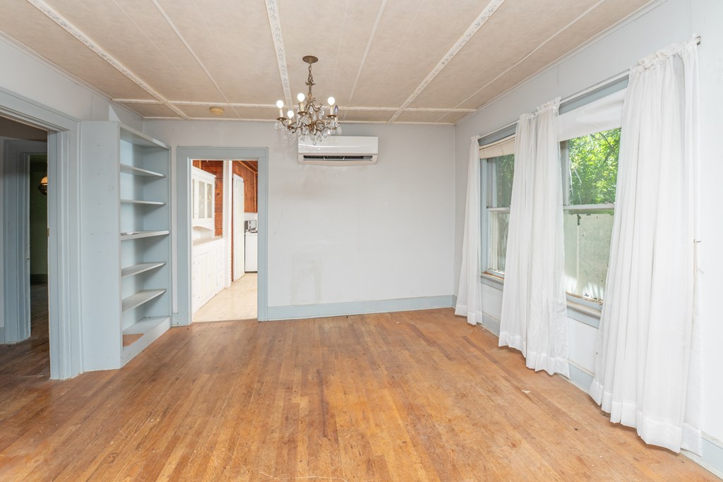 2309 Houston St Property Photo 6