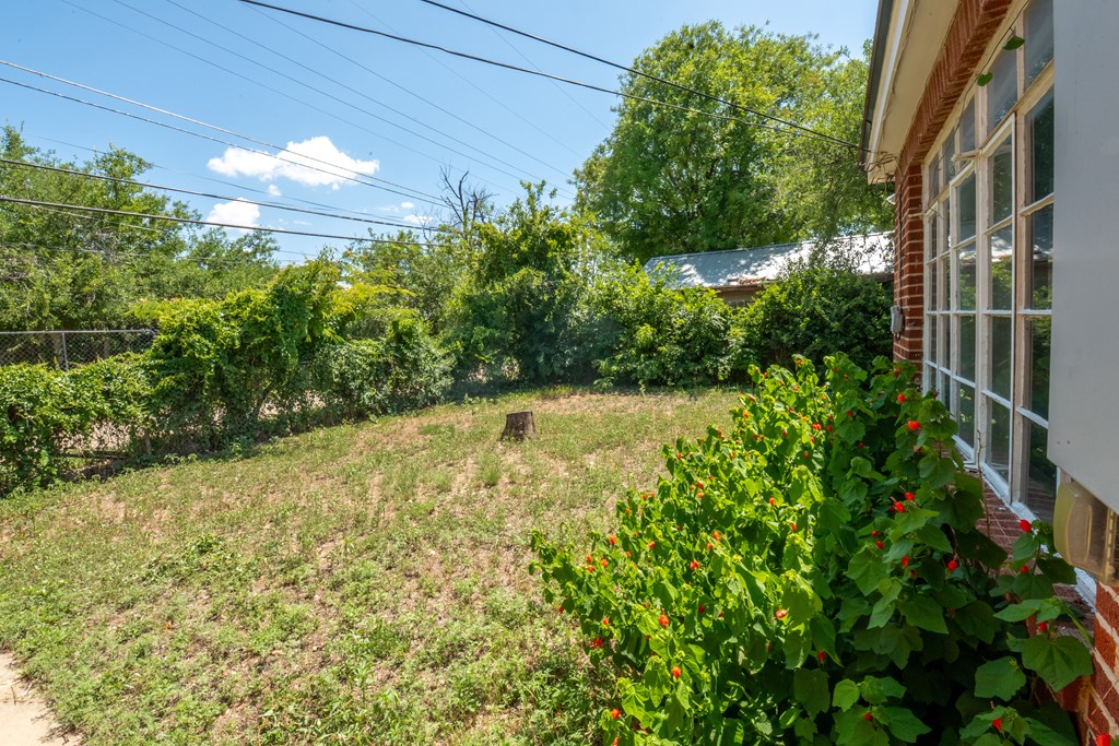 2309 Houston St Property Photo 23