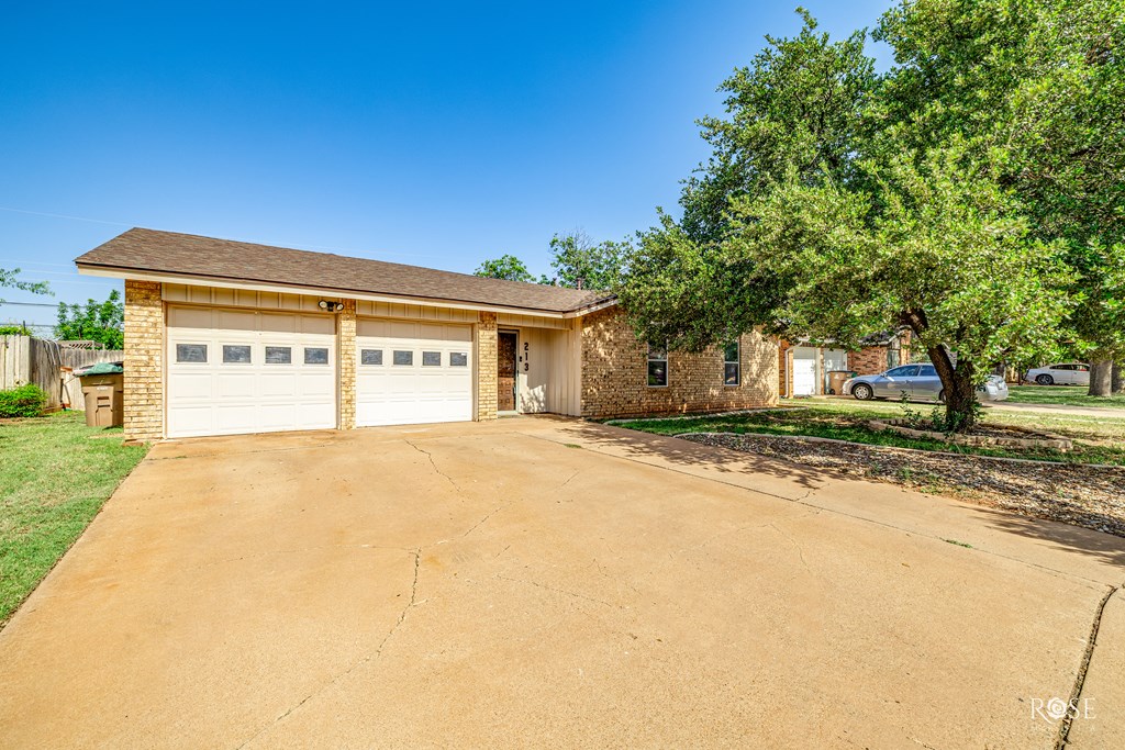 213 Amistad Rd Property Photo 2