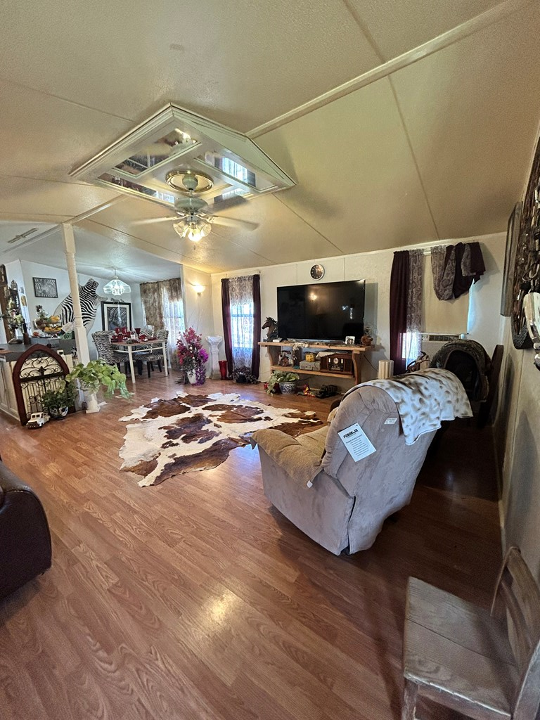 1621 Austin St Property Photo 2