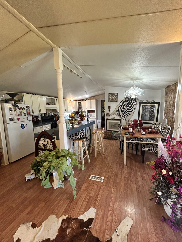 1621 Austin St Property Photo 3