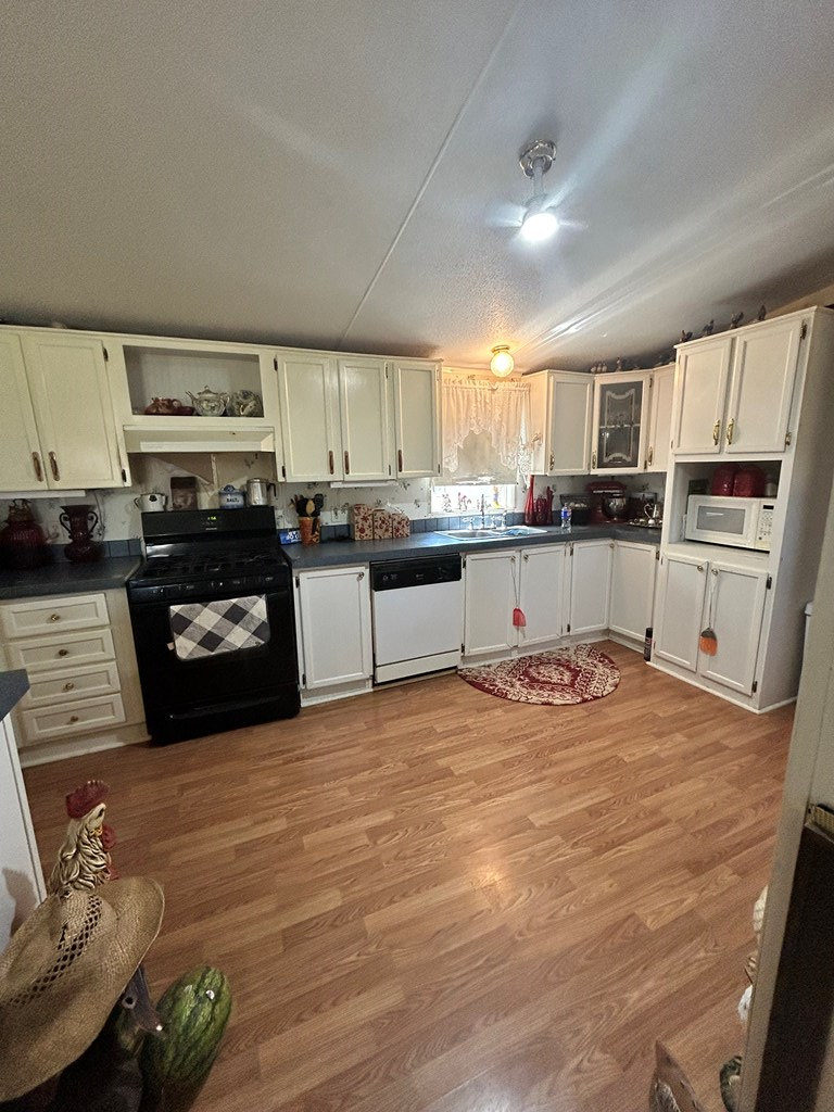 1621 Austin St Property Photo 4