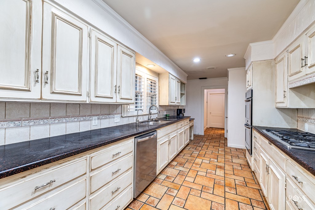 1510 Shafter St Property Photo 6