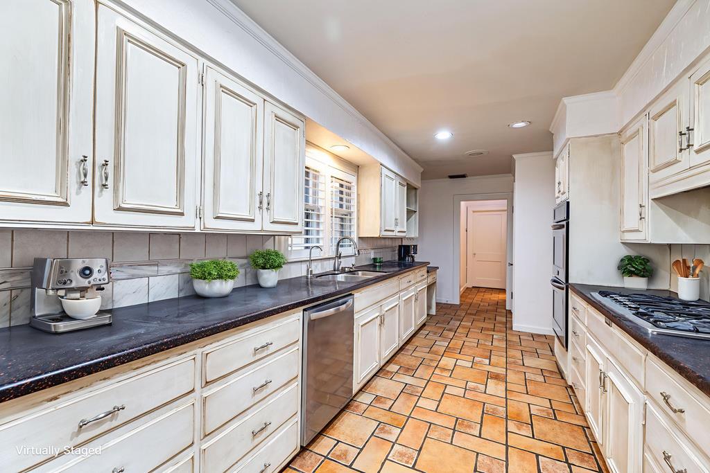 1510 Shafter St Property Photo 12