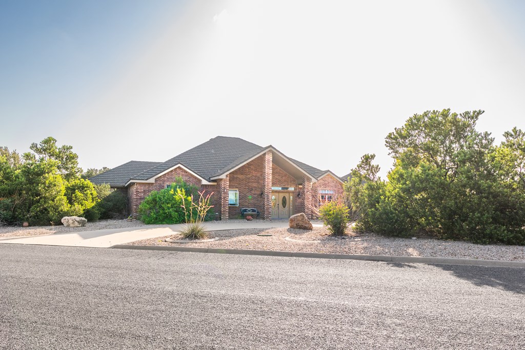 6034 Devonshire Lane Property Photo 2