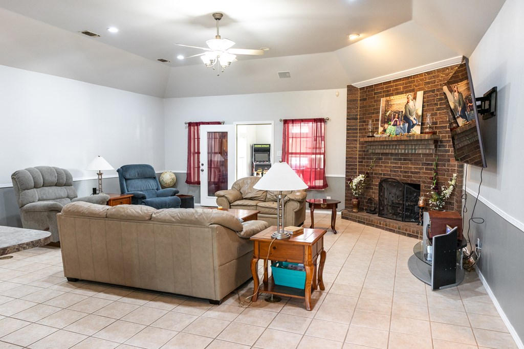 6034 Devonshire Lane Property Photo 6