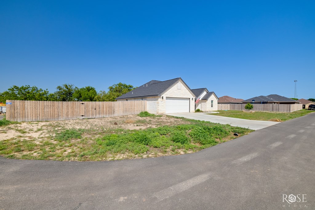 2846 Ricks Dr Property Photo 3