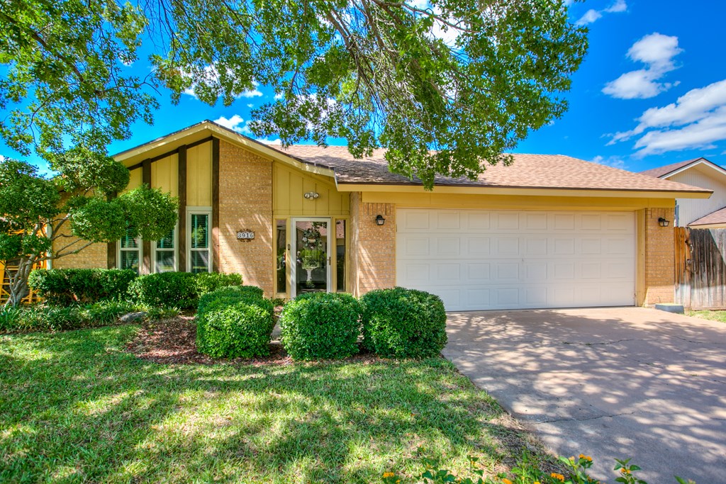 3916 Driftwood Dr Property Photo 3