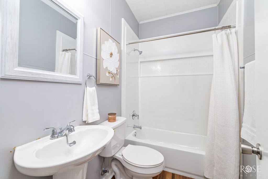 34 W 9th St Property Photo 15
