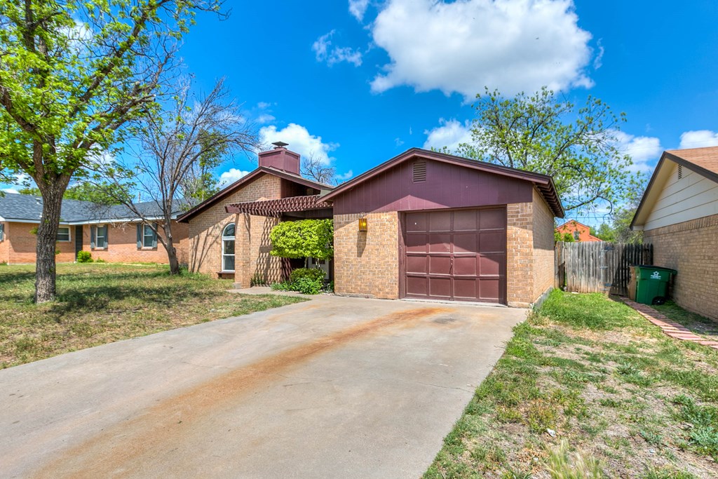 2756 Eunice Dr Property Photo 2
