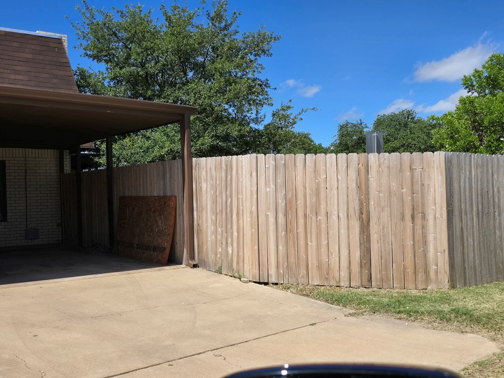2616 Lindenwood Dr Property Photo 3