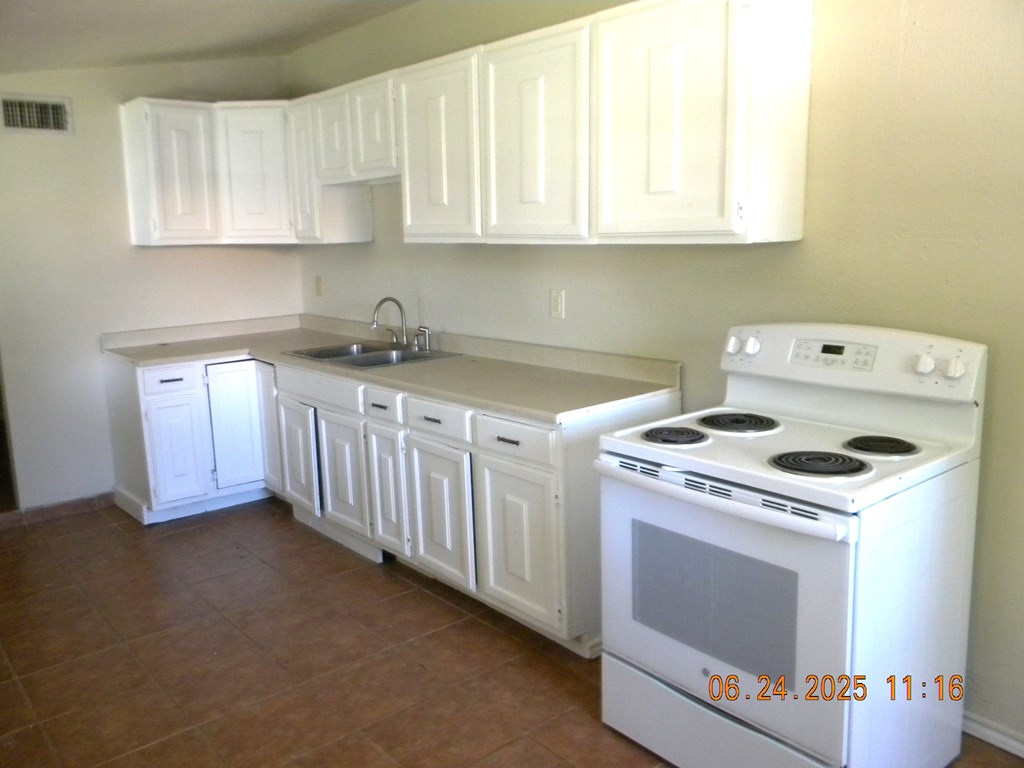 1334 State St Property Photo 5