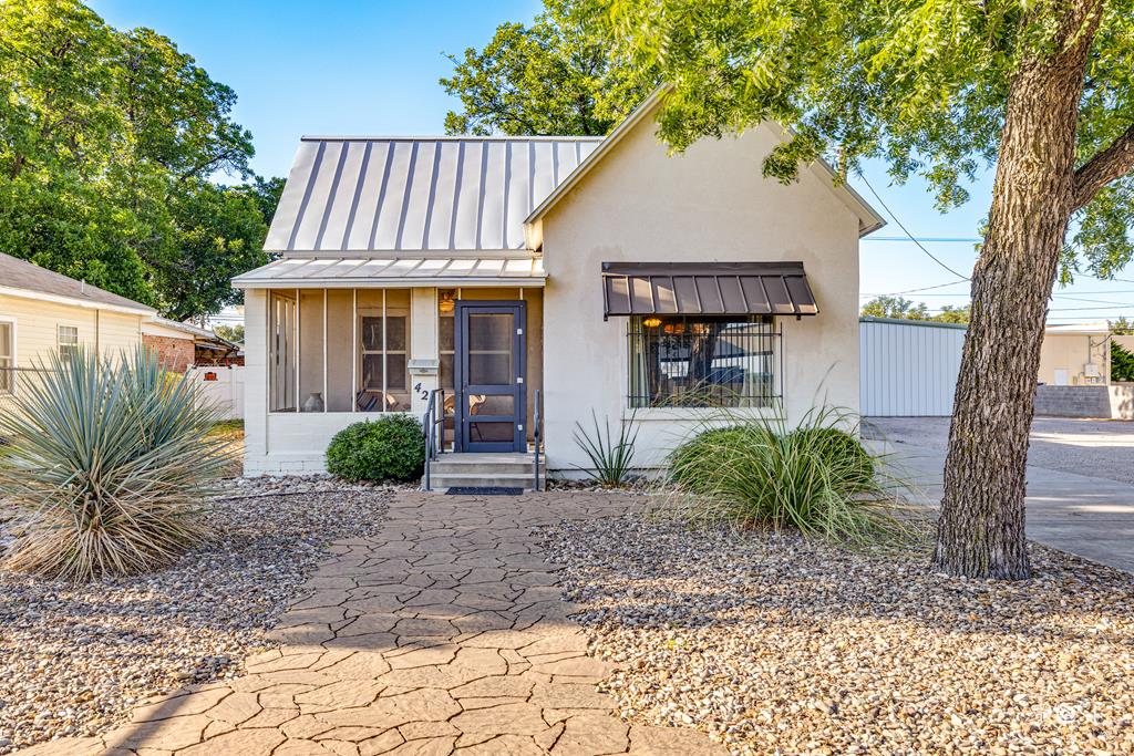 423&425 W Harris Ave Property Photo 1