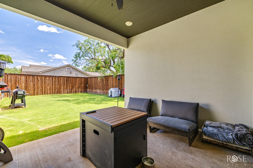 726 W Ave I Property Photo 22