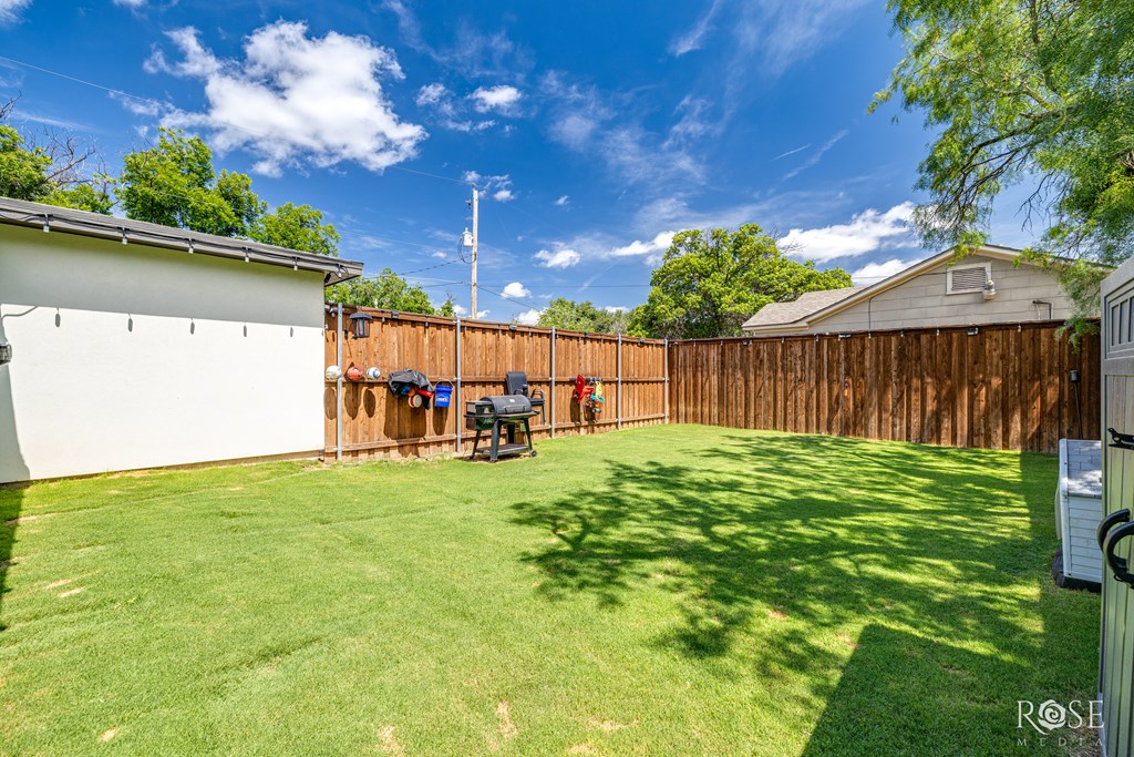 726 W Ave I Property Photo 26
