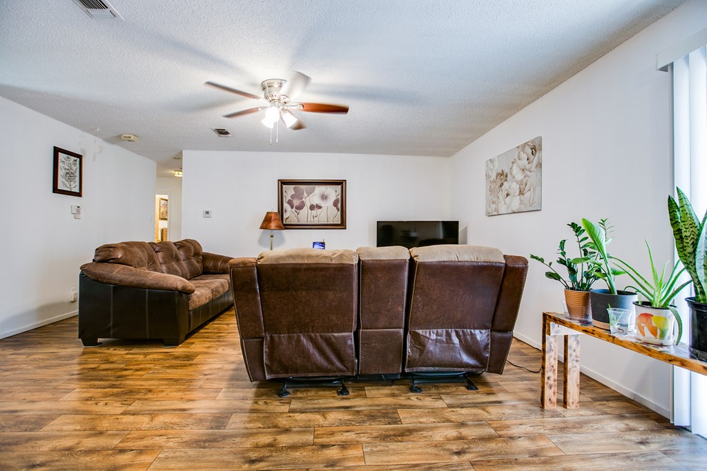 165 Woodruff St Property Photo 7