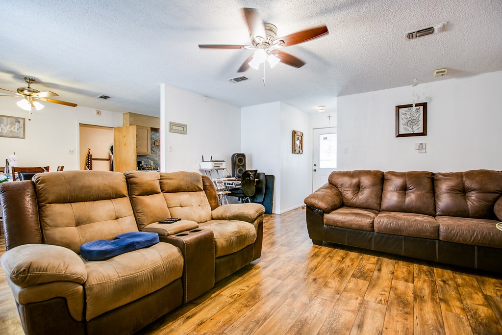 165 Woodruff St Property Photo 8