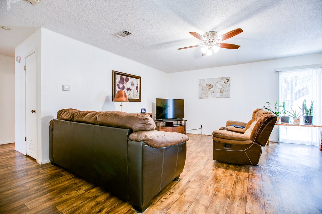 165 Woodruff St Property Photo 9