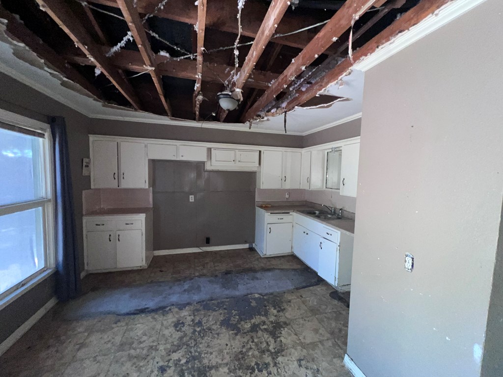 2413 Guadalupe St Property Photo 2