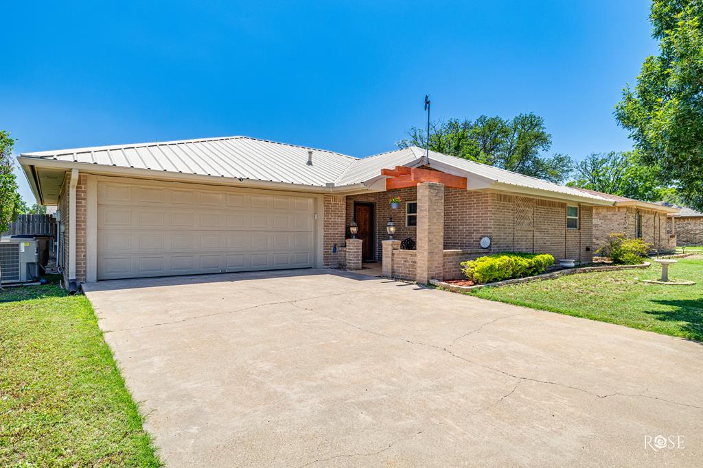 1729 Parkview Dr Property Photo 1