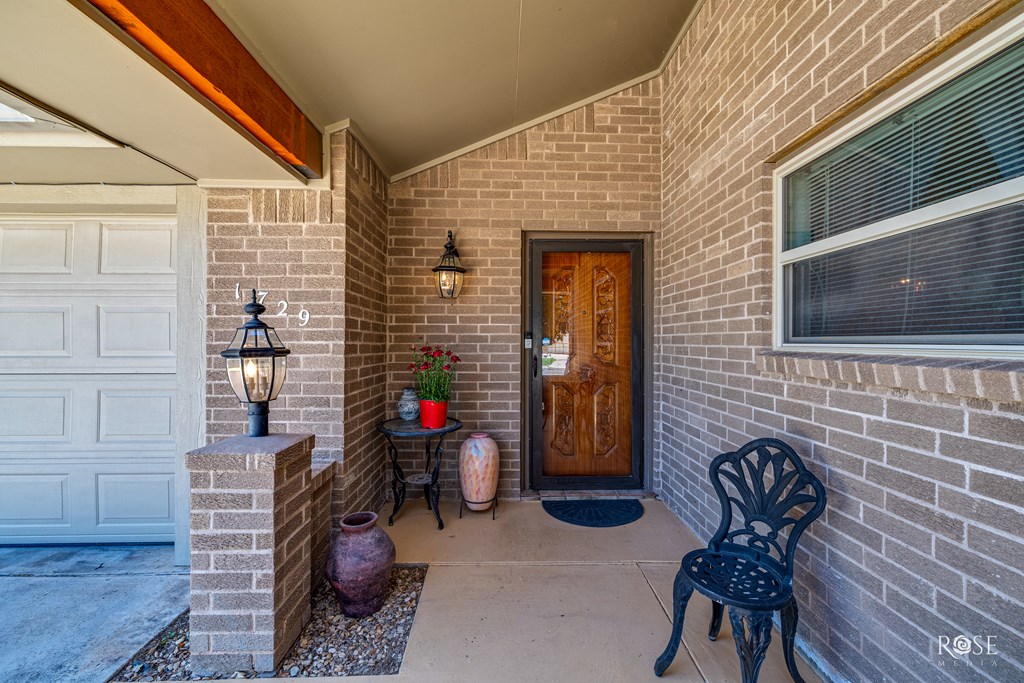 1729 Parkview Dr Property Photo 5