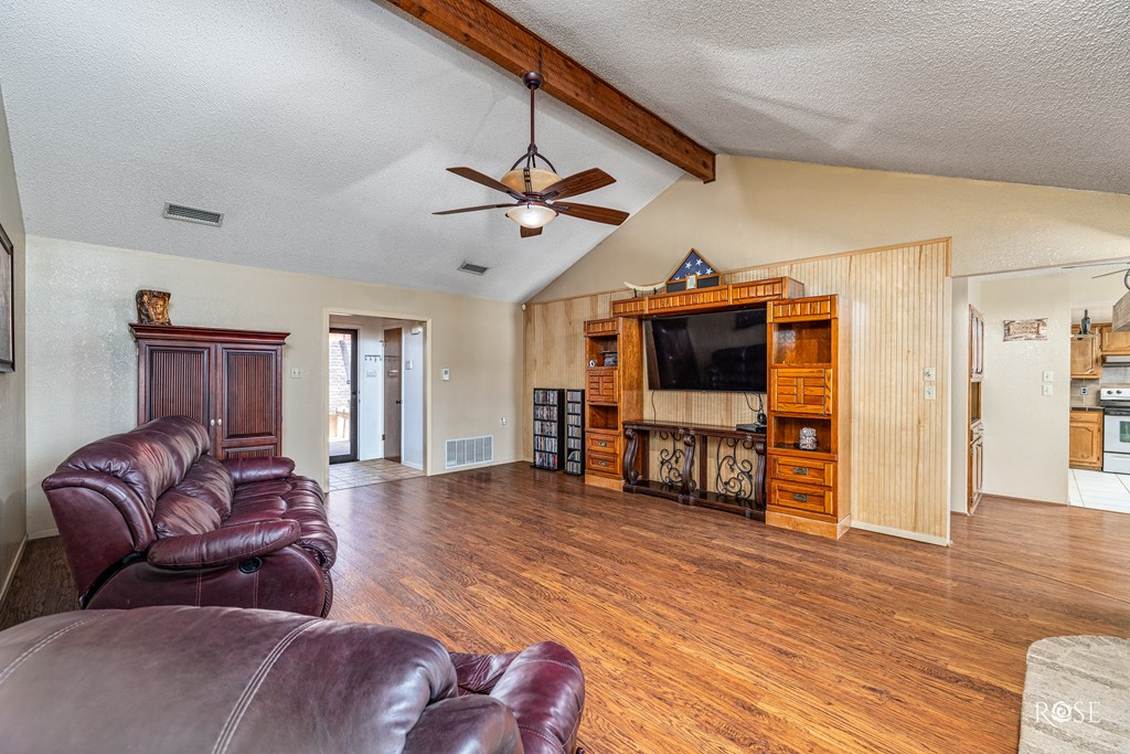 1729 Parkview Dr Property Photo 9