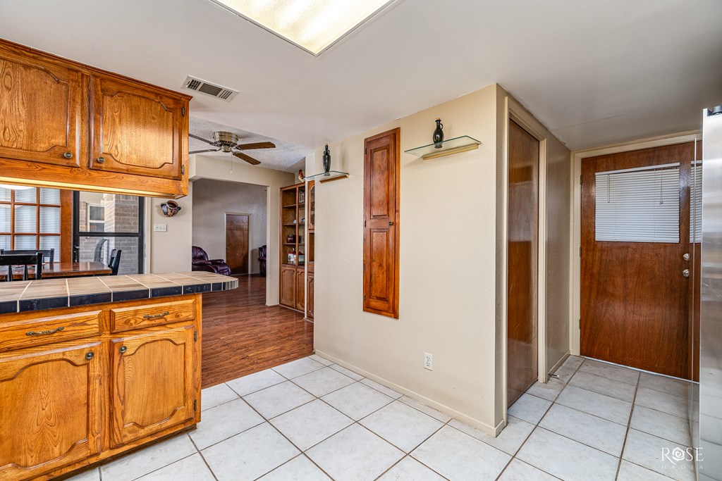 1729 Parkview Dr Property Photo 13