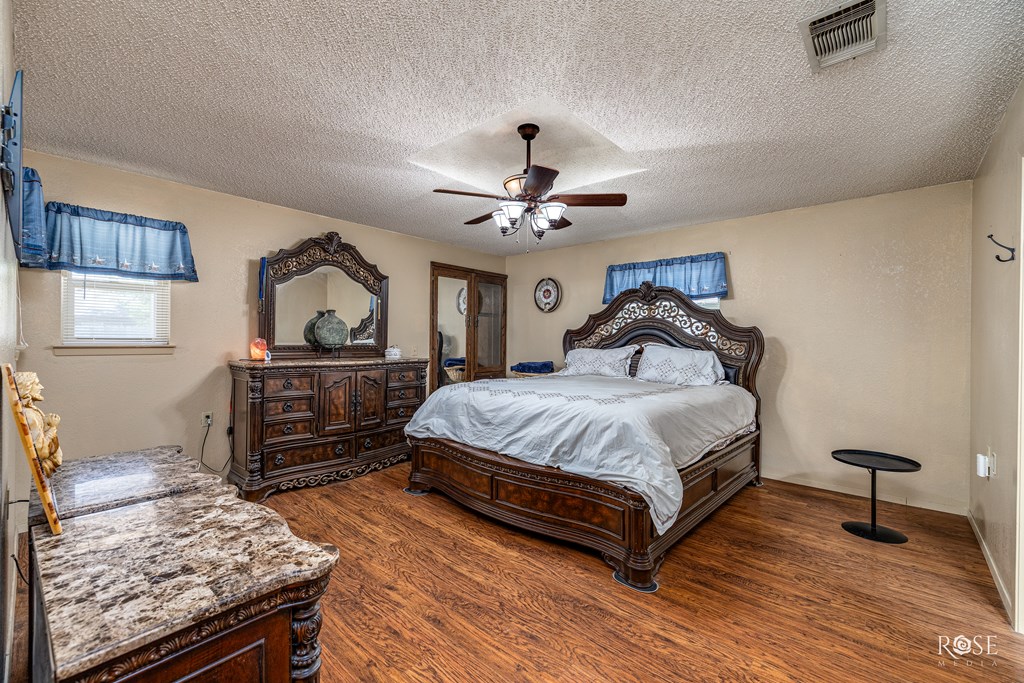 1729 Parkview Dr Property Photo 14