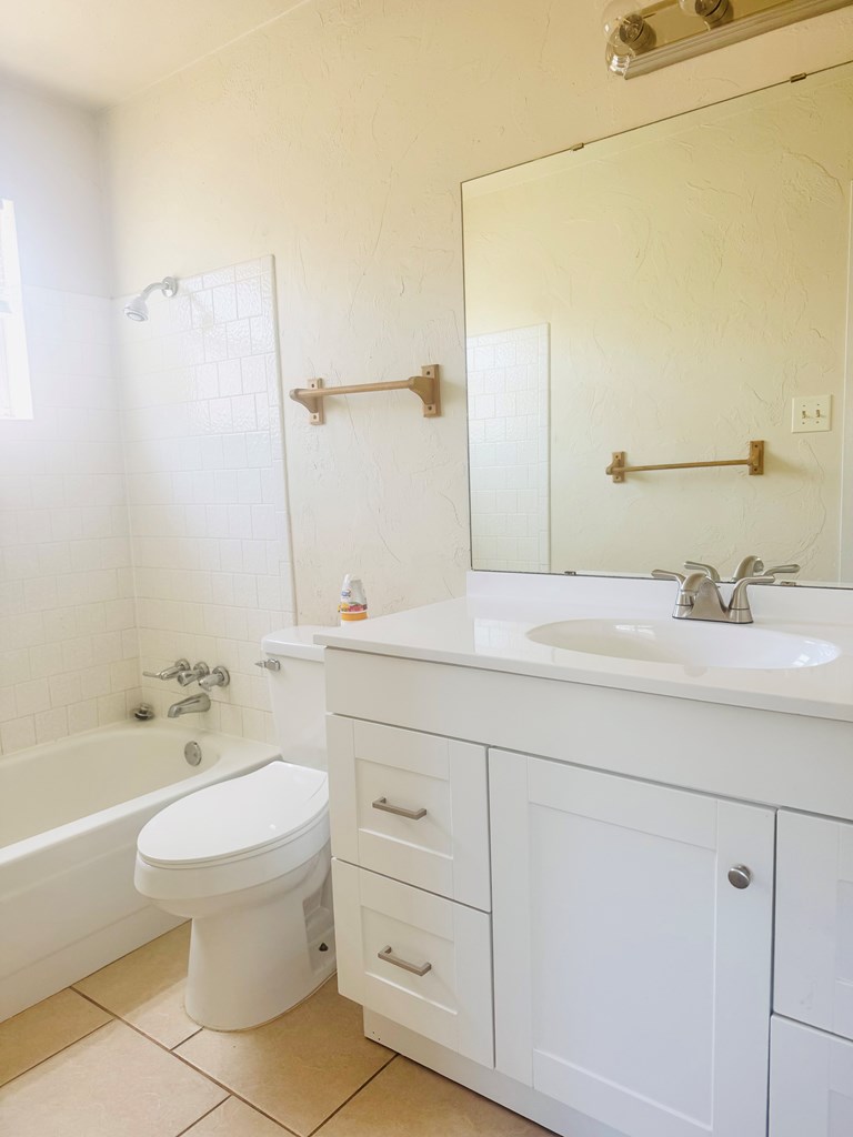 3802 Millbrook Dr Property Photo 3