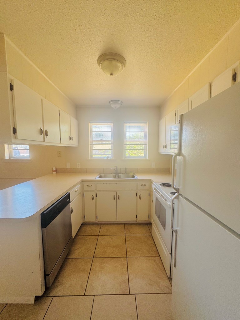 3802 Millbrook Dr Property Photo 5