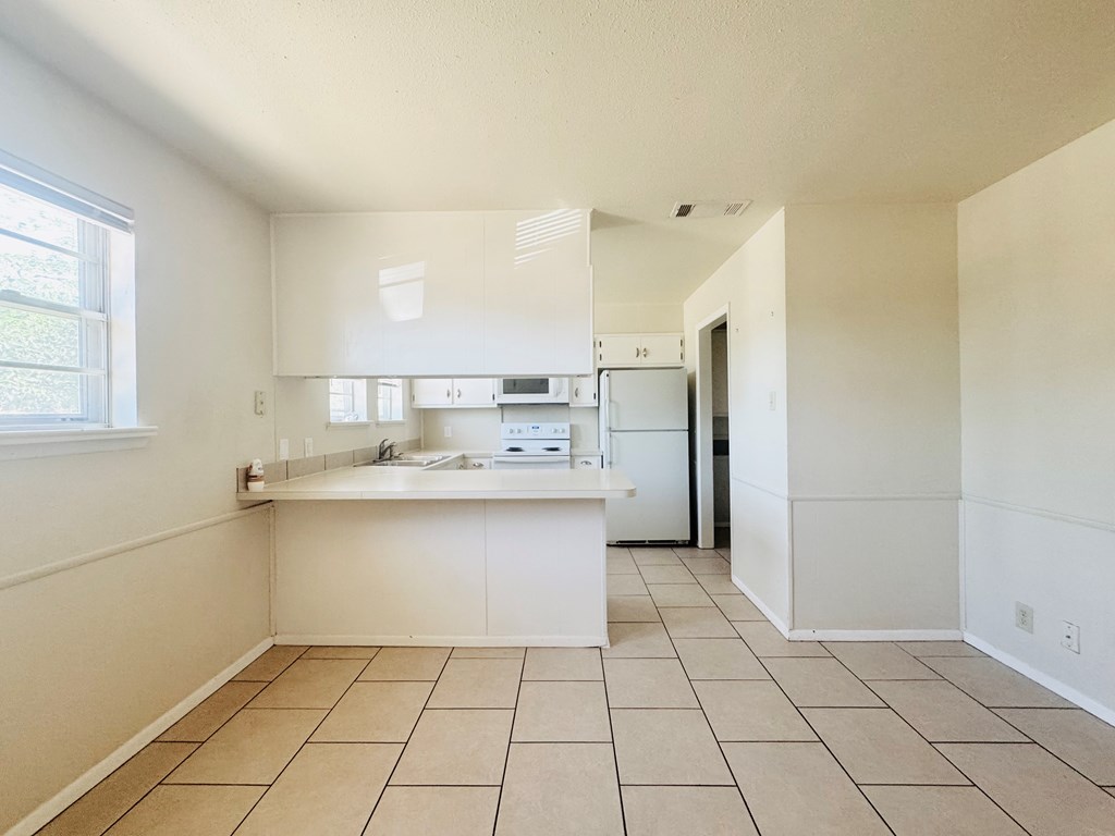 3802 Millbrook Dr Property Photo 6