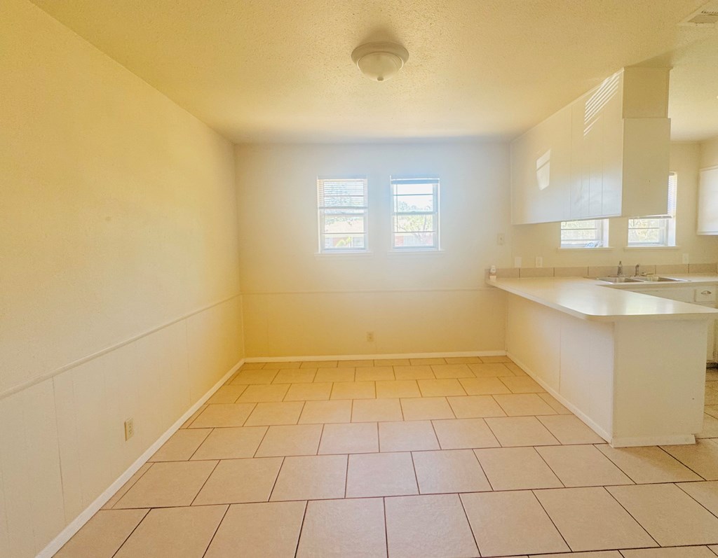3802 Millbrook Dr Property Photo 7