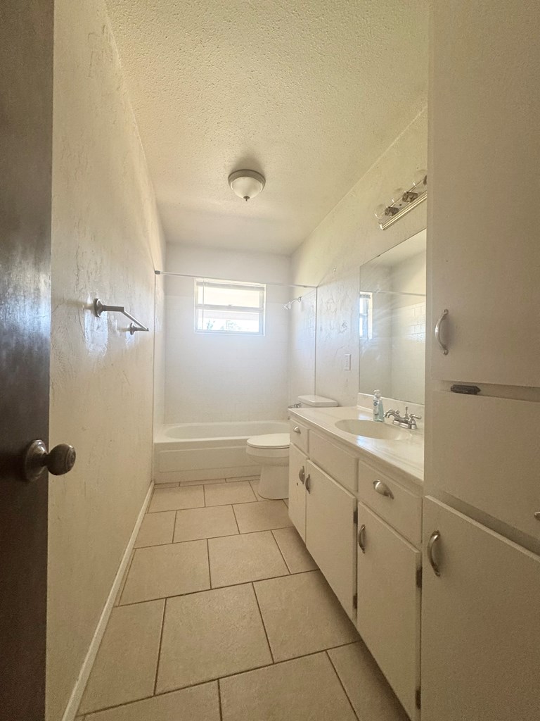 3802 Millbrook Dr Property Photo 9
