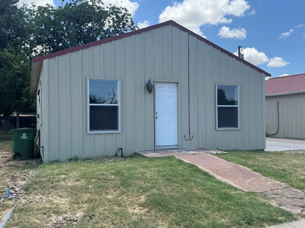 1310 S Chadbourne St Property Photo 1