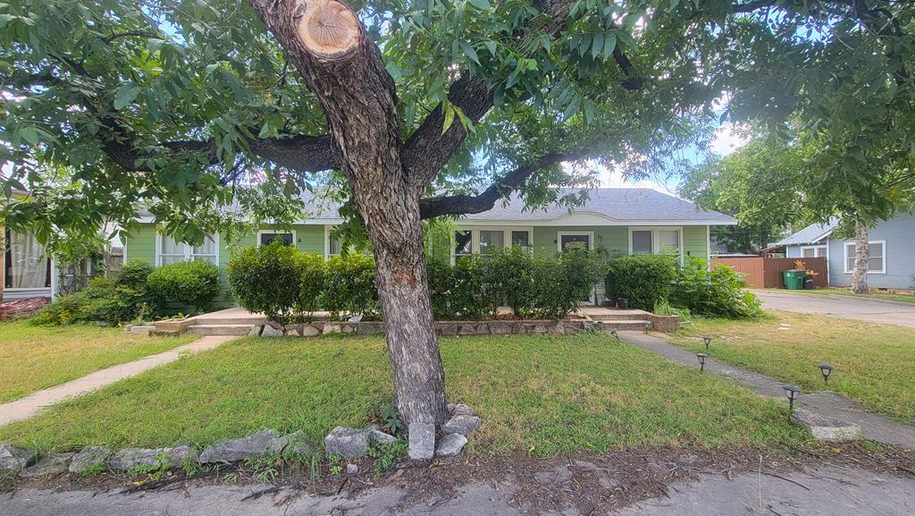 121 N Van Buren St Property Photo 1