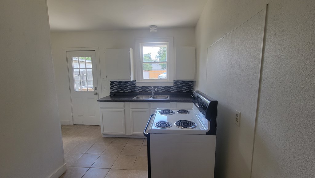 121 N Van Buren St Property Photo 3