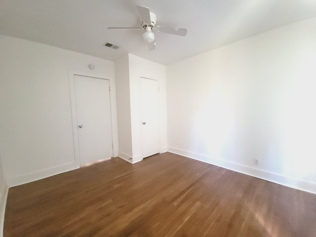 121 N Van Buren St Property Photo 4