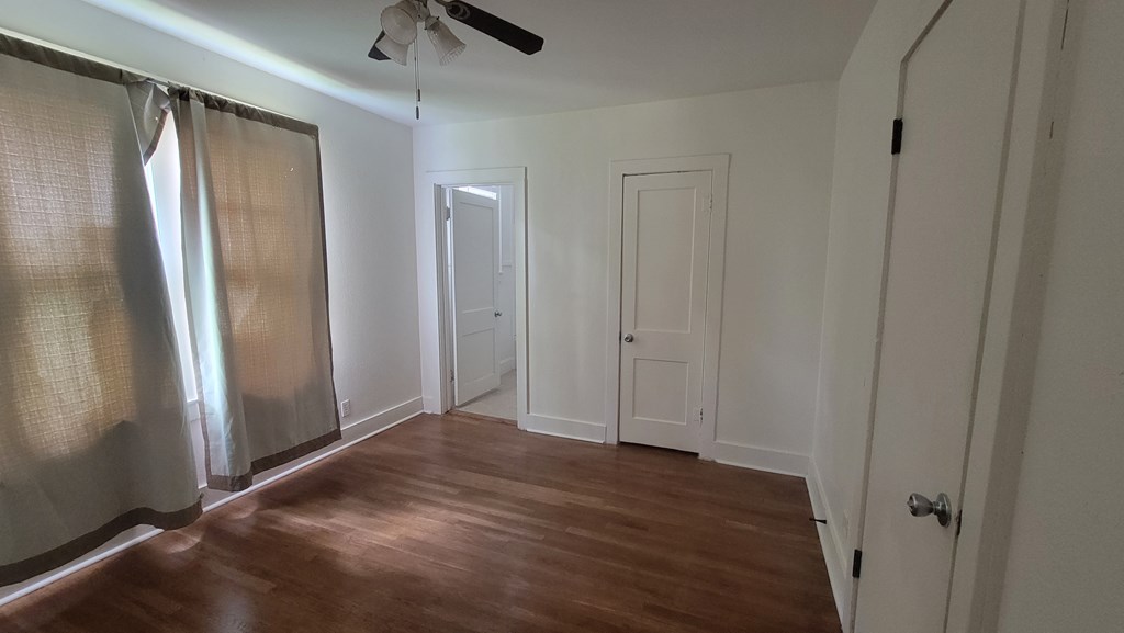 121 N Van Buren St Property Photo 5