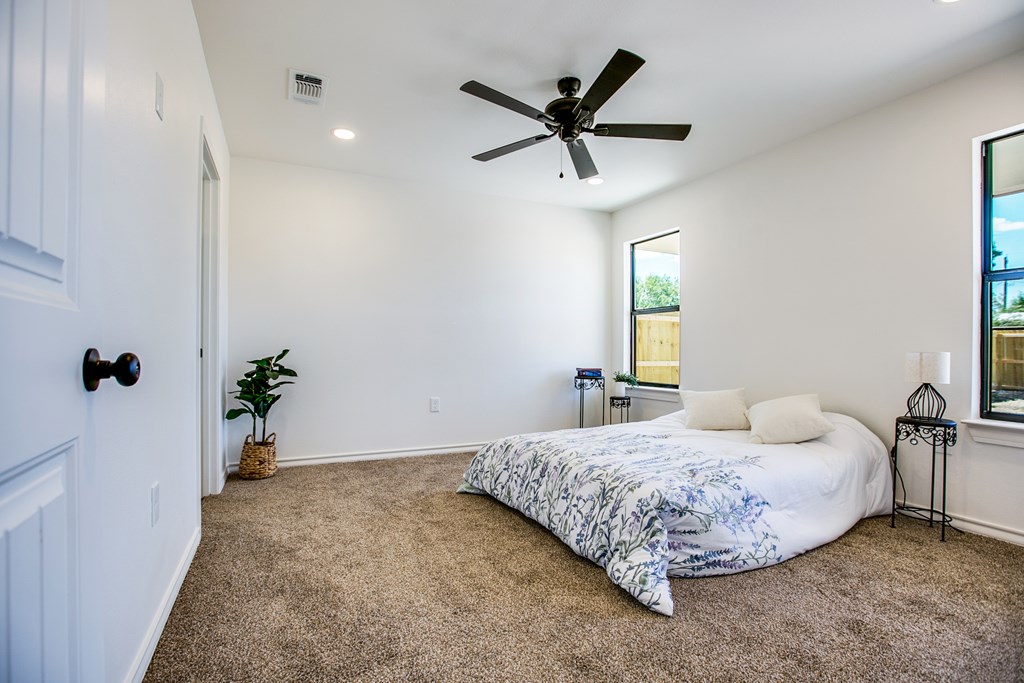 702 W Ave Z Property Photo 25