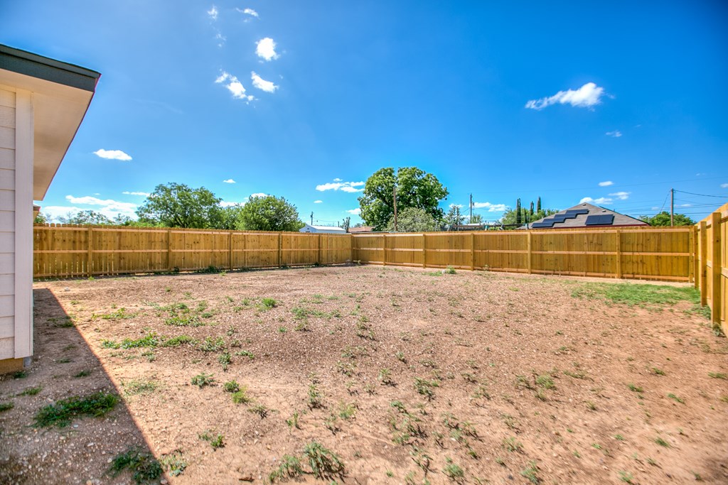 702 W Ave Z Property Photo 34