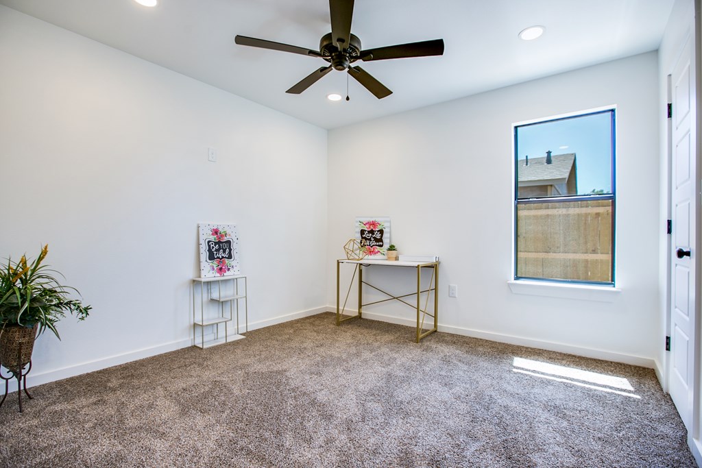 706 W Ave Z Property Photo 18