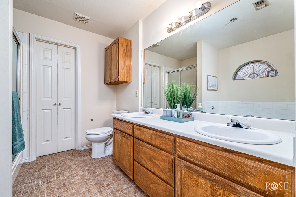 4541 Shingle Oak Lane Property Photo 12