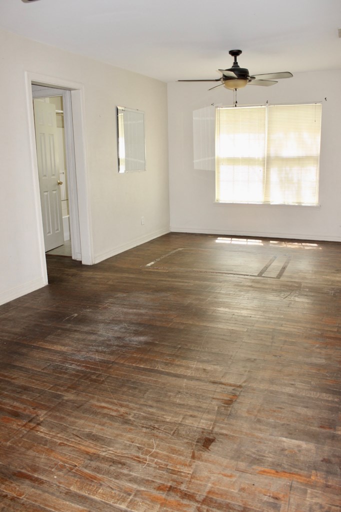 325 St Johns St Property Photo 3