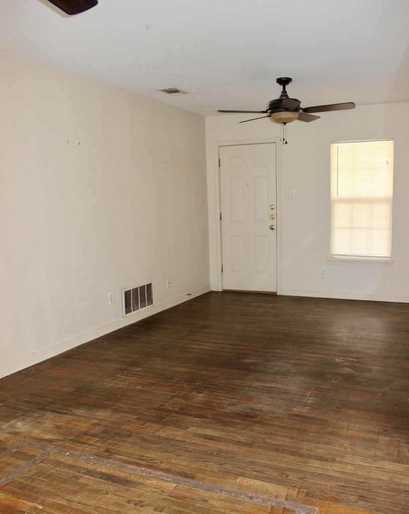 325 St Johns St Property Photo 4
