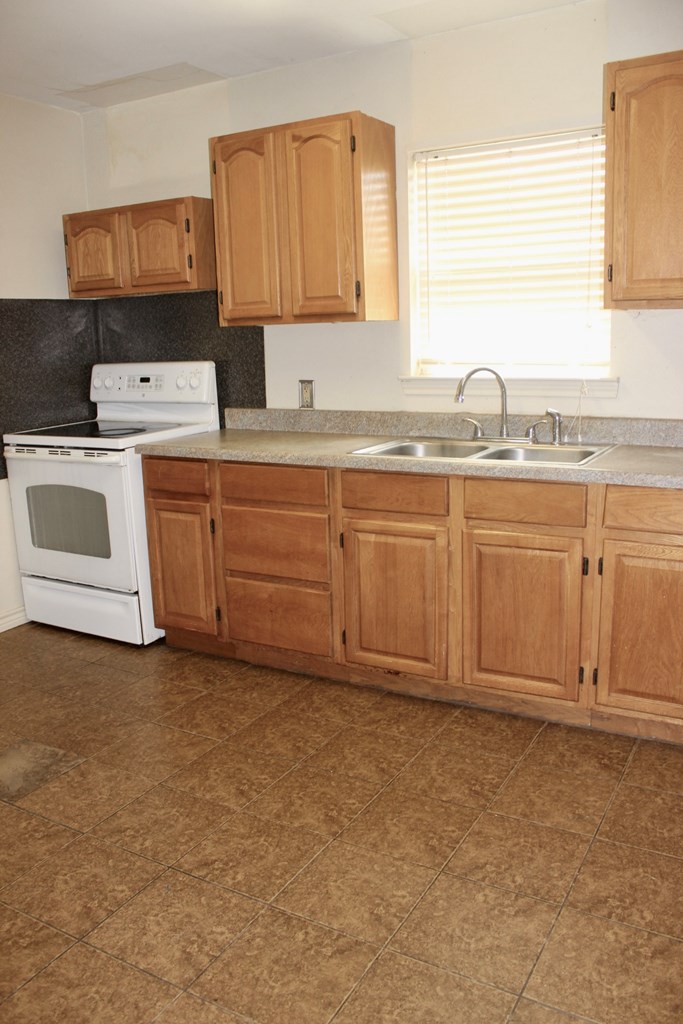 325 St Johns St Property Photo 5