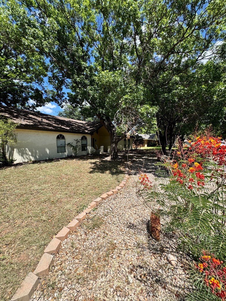5214 Green Valley Trail Property Photo 4
