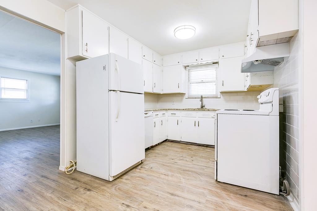 326 River Oaks St Property Photo 6