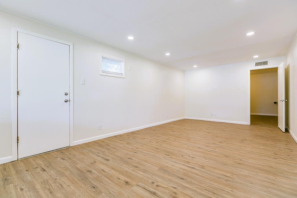 326 River Oaks St Property Photo 7